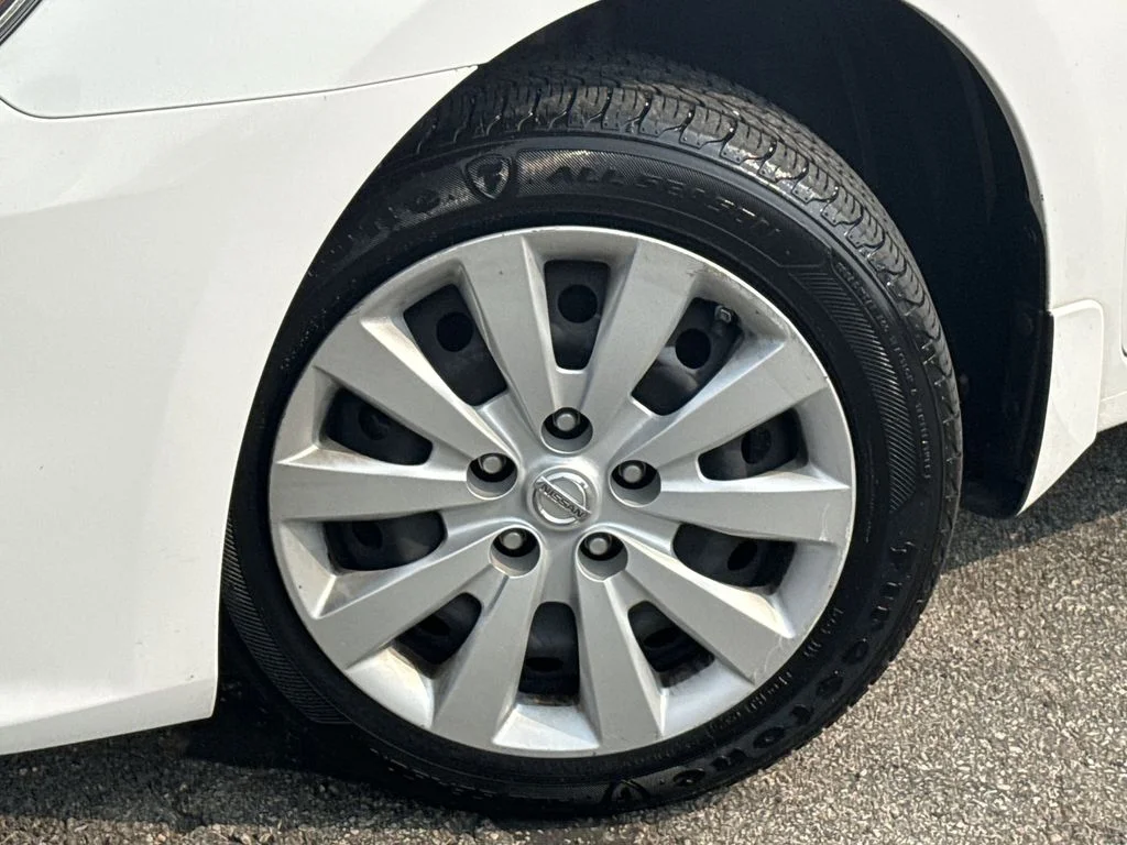 Used 2016 White Nissan S image 10