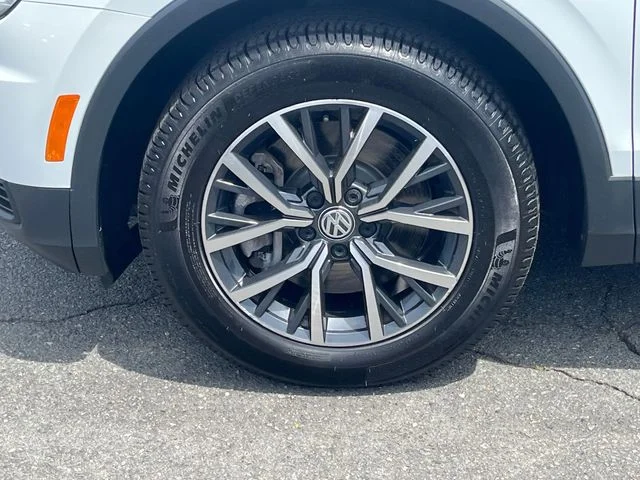 Used 2019 White Volkswagen 2.0T SE image 10
