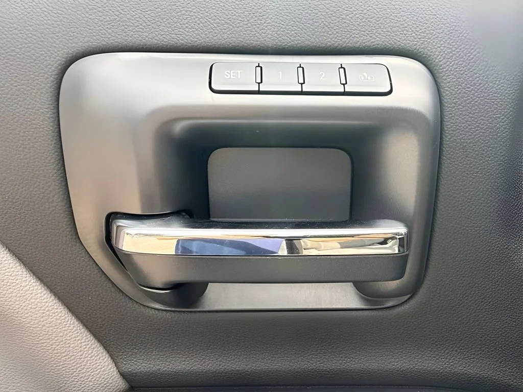 Used 2018 SUMMIT WHITE Chevrolet LTZ image 11