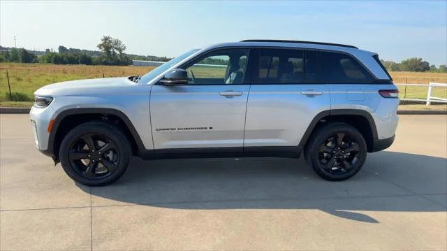 New 2026 Silver Zynith Exterior Paint Jeep Limited image 6