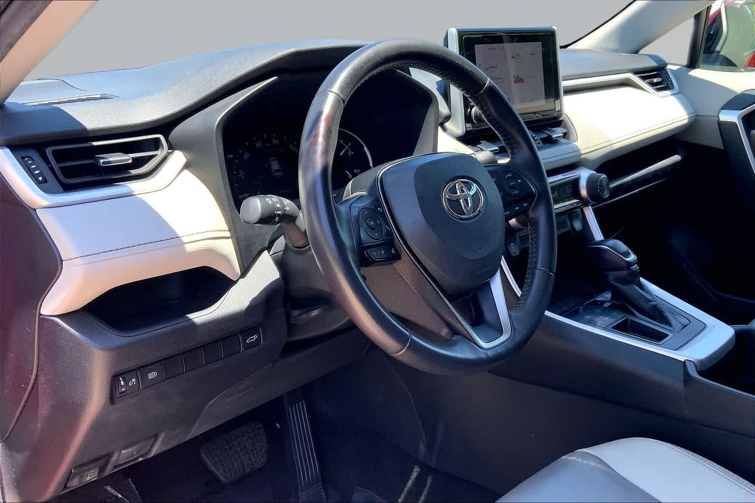 Used 2024 Ruby Flare Pearl Toyota XLE Premium image 18