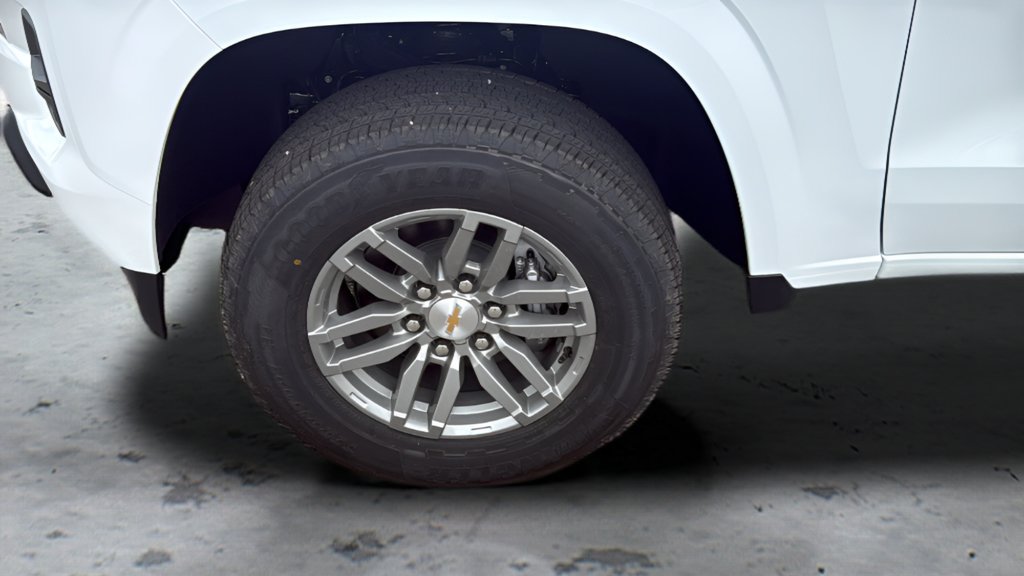 New 2026 Summit White Chevrolet LT image 29