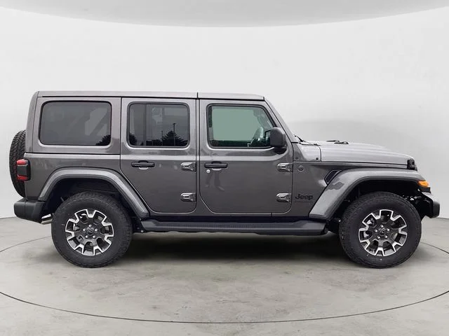 New 2026 Crystal Metallic Jeep 4-DOOR SAHARA image 7