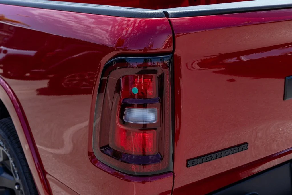 New 2026 Molten Red Pearl-Coat Exterior Paint RAM Big Horn Night Edition image 7