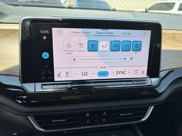 New 2026 Silver Volkswagen 2.0T SE w/Technology image 15