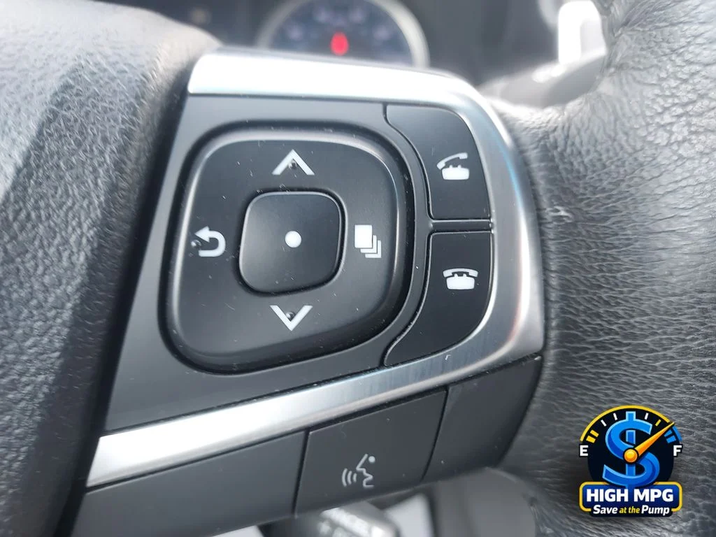 Used 2017 Silver Toyota XLE image 21