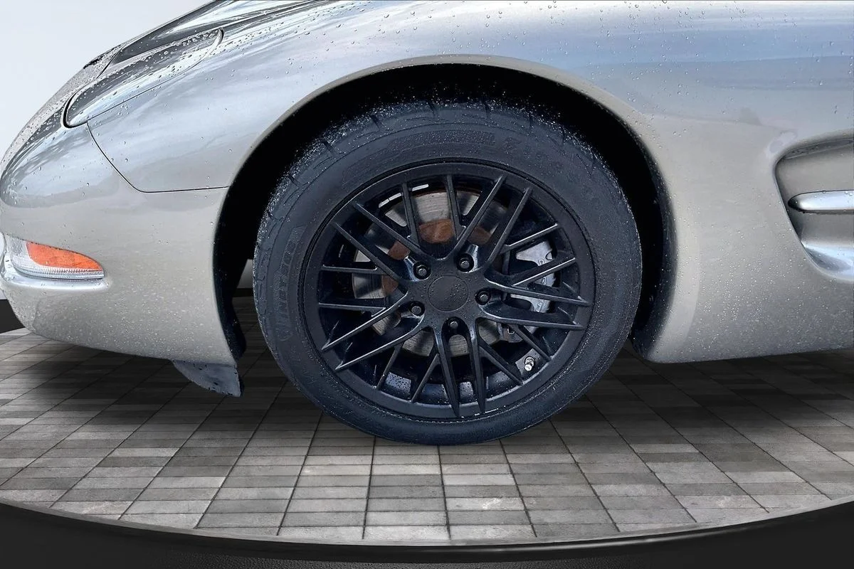 Used 2000  Chevrolet  image 33