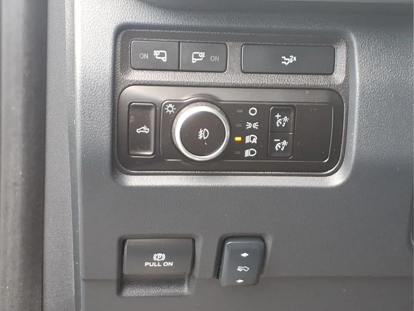 Used 2024 Carbonized Gray Metallic Ford LARIAT image 13
