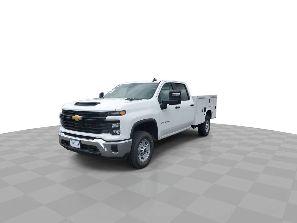 New 2026 Summit White Chevrolet WT image 4