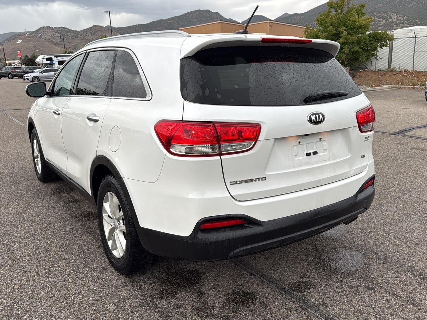 Used 2016 Snow White Pearl Kia LX V6 image 4
