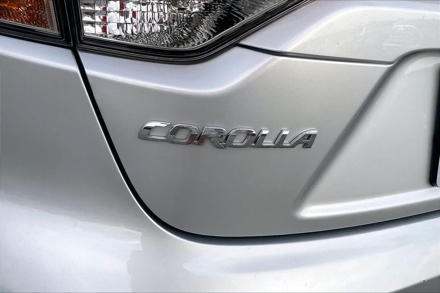 Used 2025 Classic Silver Metallic Toyota LE image 30