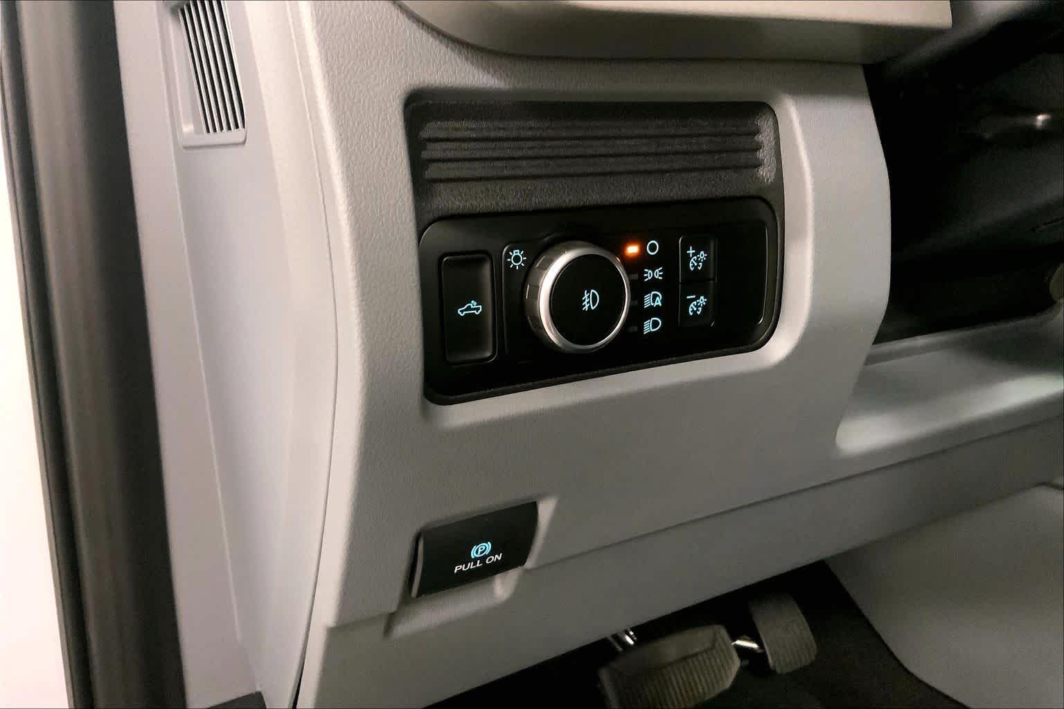 New 2026 Oxford White Ford F-350® XLT image 18