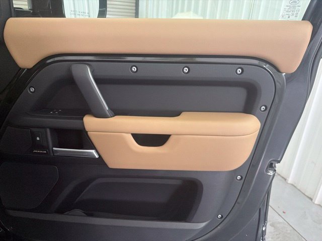 New 2026 Santorini Black Land Rover S image 21