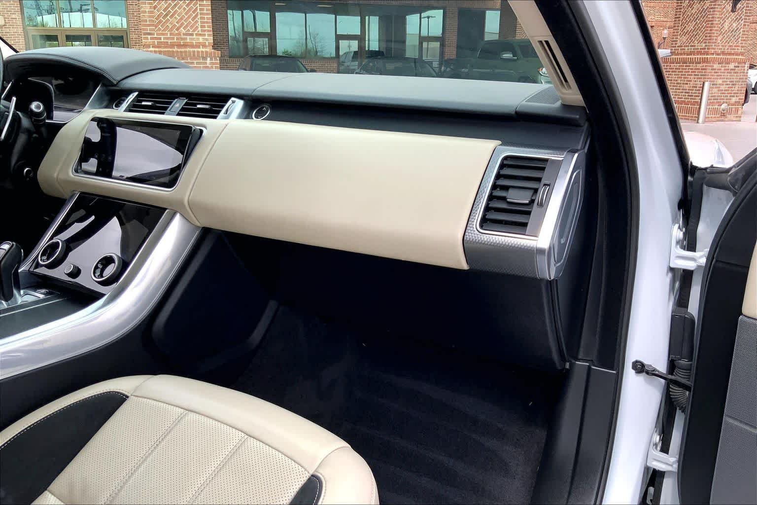 Used 2019 Meribel White Pearl Land Rover Dynamic image 19