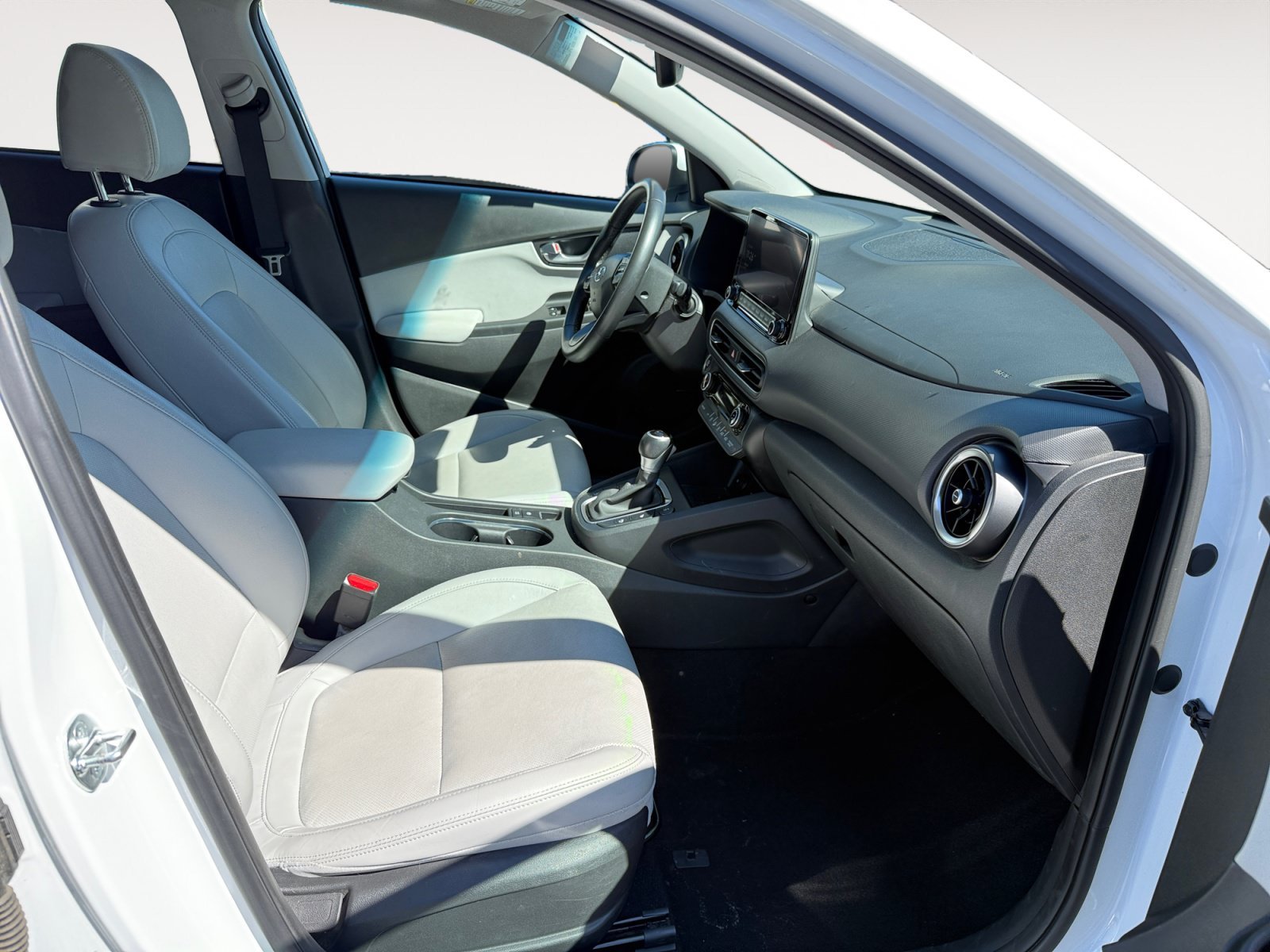 Used 2023 Lunar White HYUNDAI Limited image 19