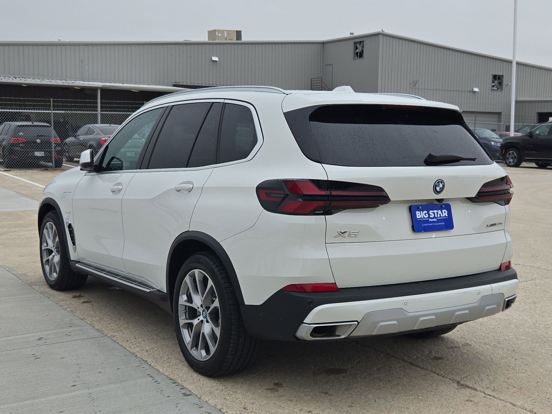 Used 2025 Alpine White BMW xDrive50e image 5