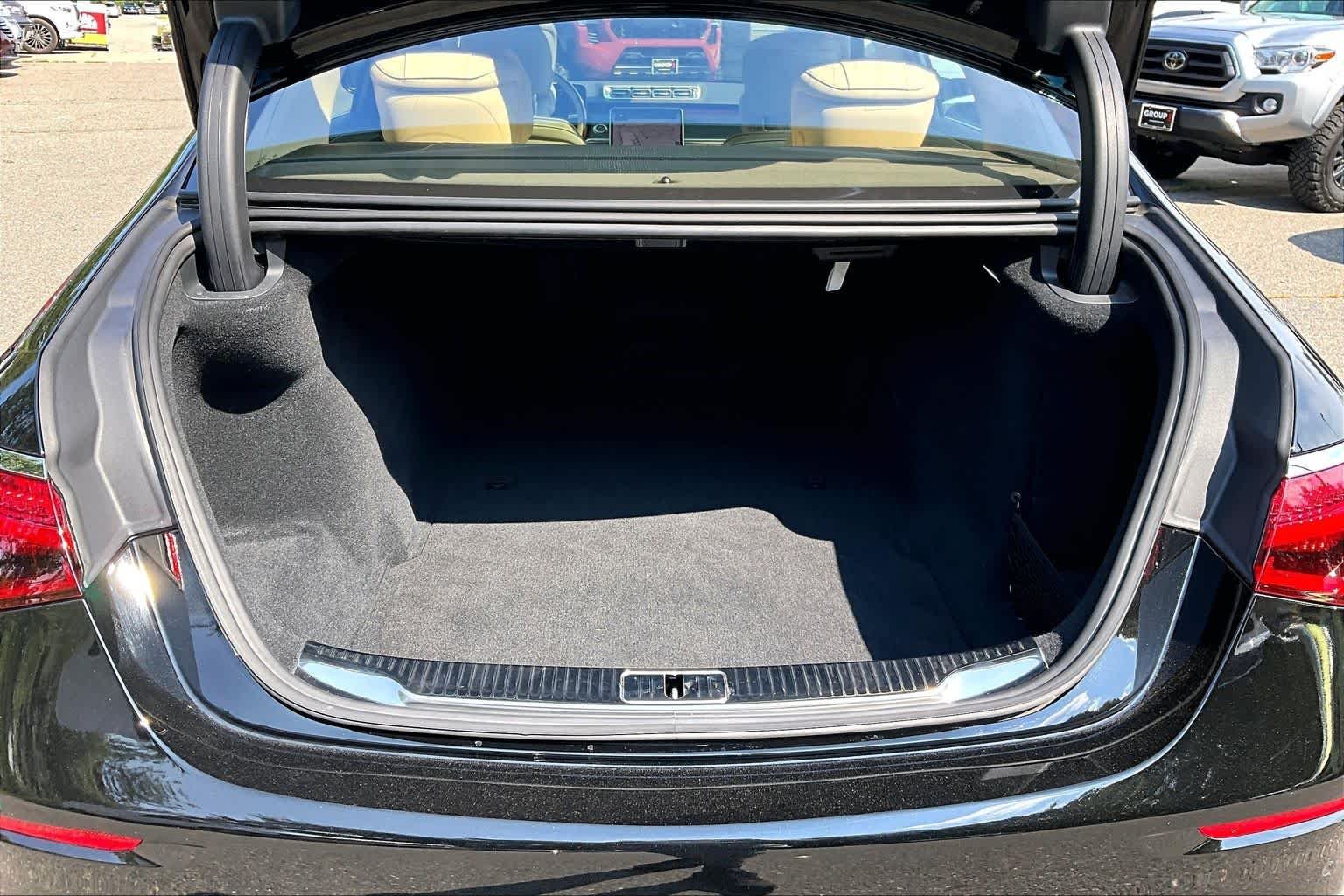 Used 2025 Black Mercedes-Benz S 580 image 31