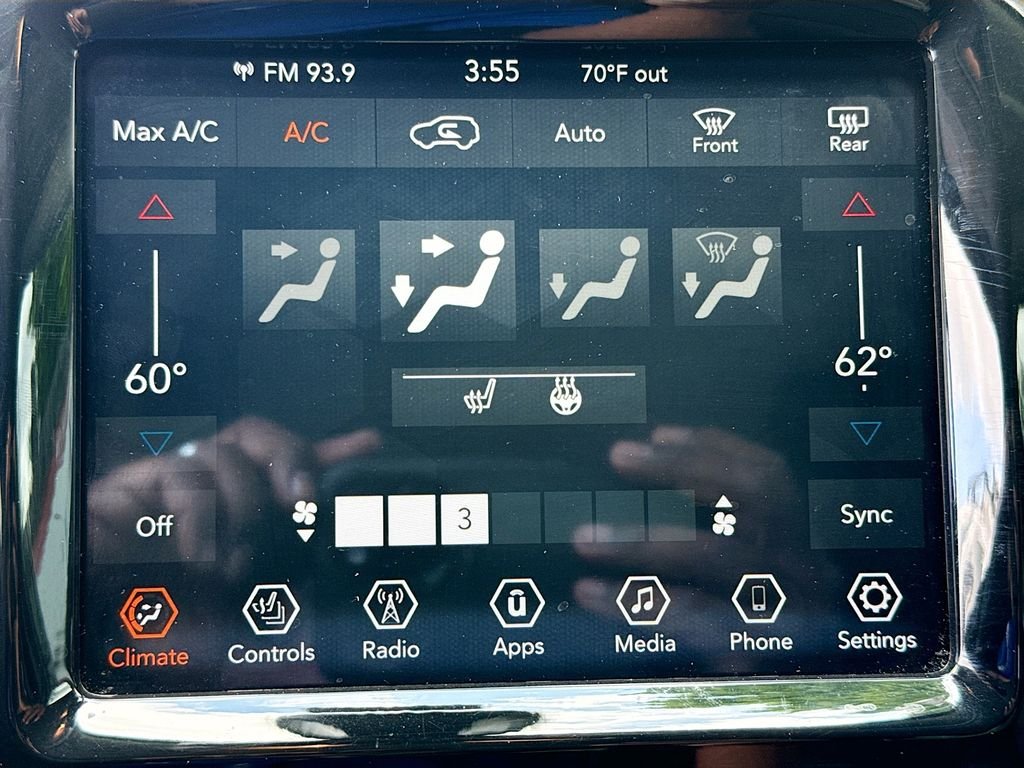 Used 2020 Diamond Black Crystal Pearlcoat Jeep Limited image 15