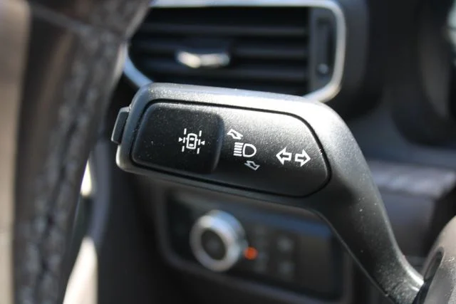 Used 2021 White Ford Platinum image 34