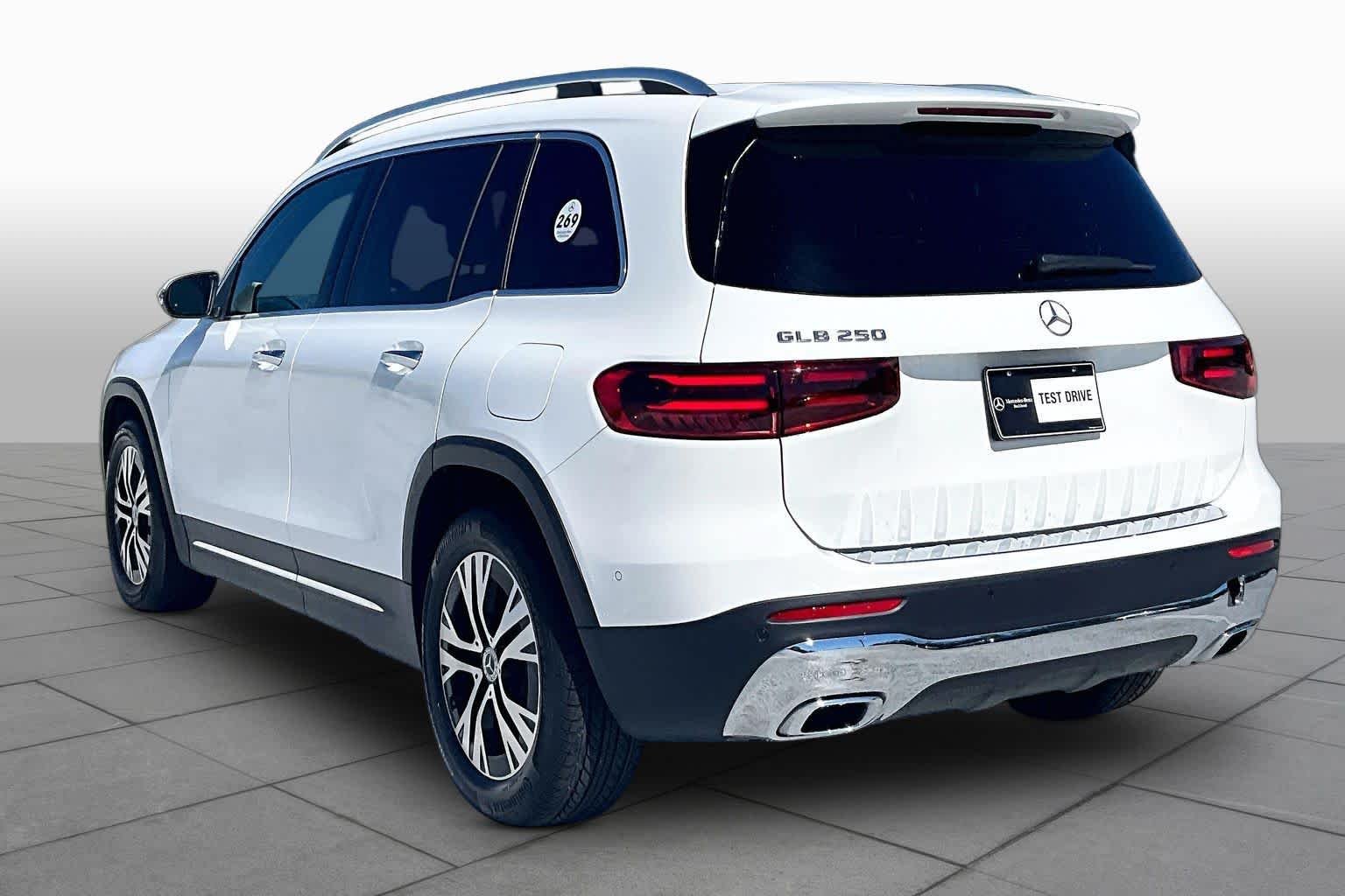 Used 2025 Polar White Mercedes-Benz GLB 250 image 11