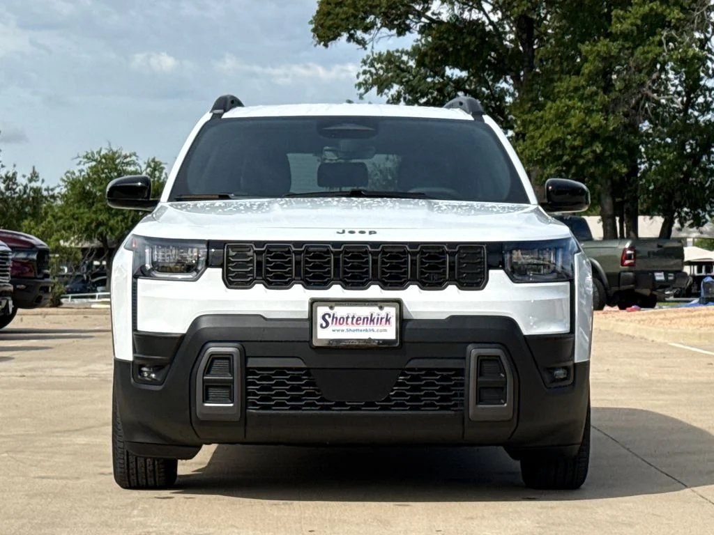 New 2026 Bright White Clear-Coat Exterior Paint Jeep Laredo image 2