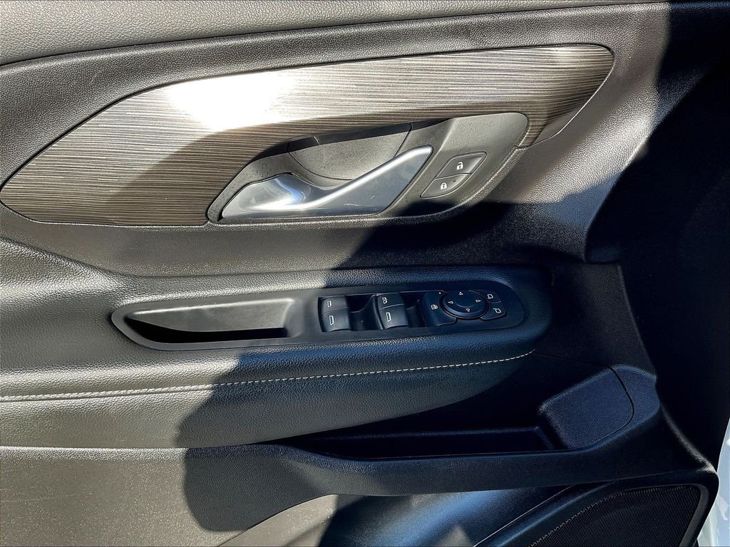 Used 2024 White GMC SLE image 36
