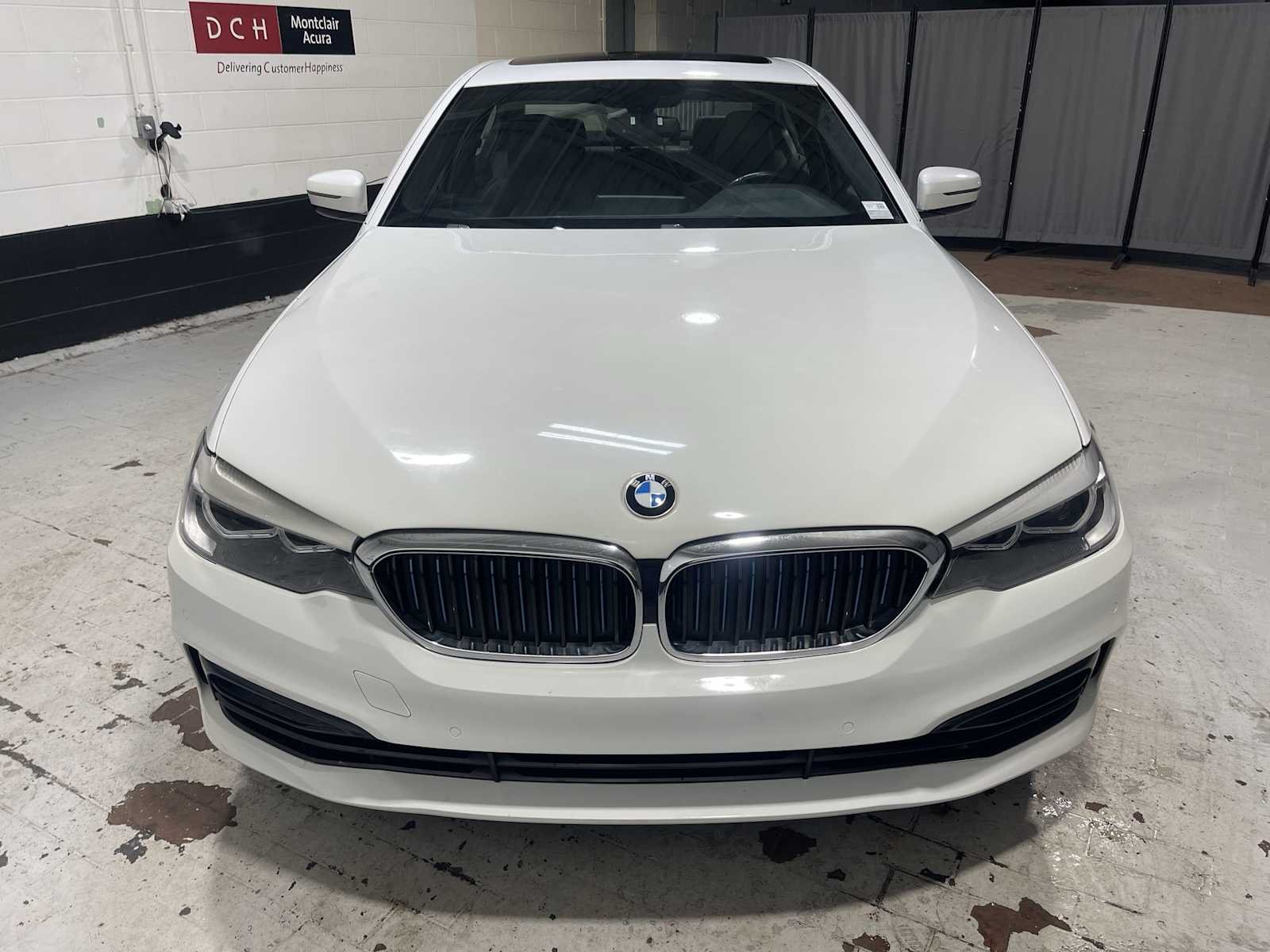 Used 2018 White BMW 530e xDrive iPerformance image 6