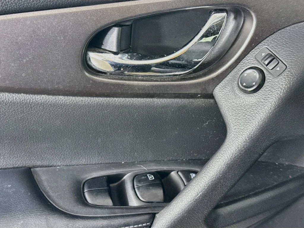 Used 2016 Gray Nissan SV image 20