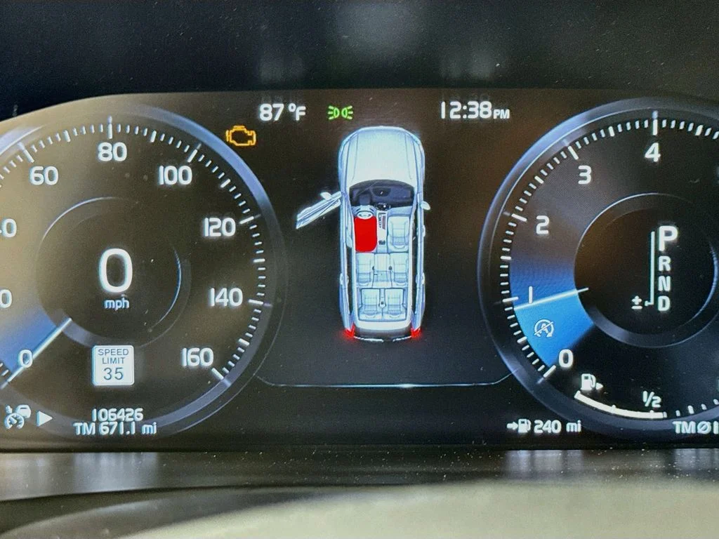 Used 2016  Volvo T6 Momentum image 15