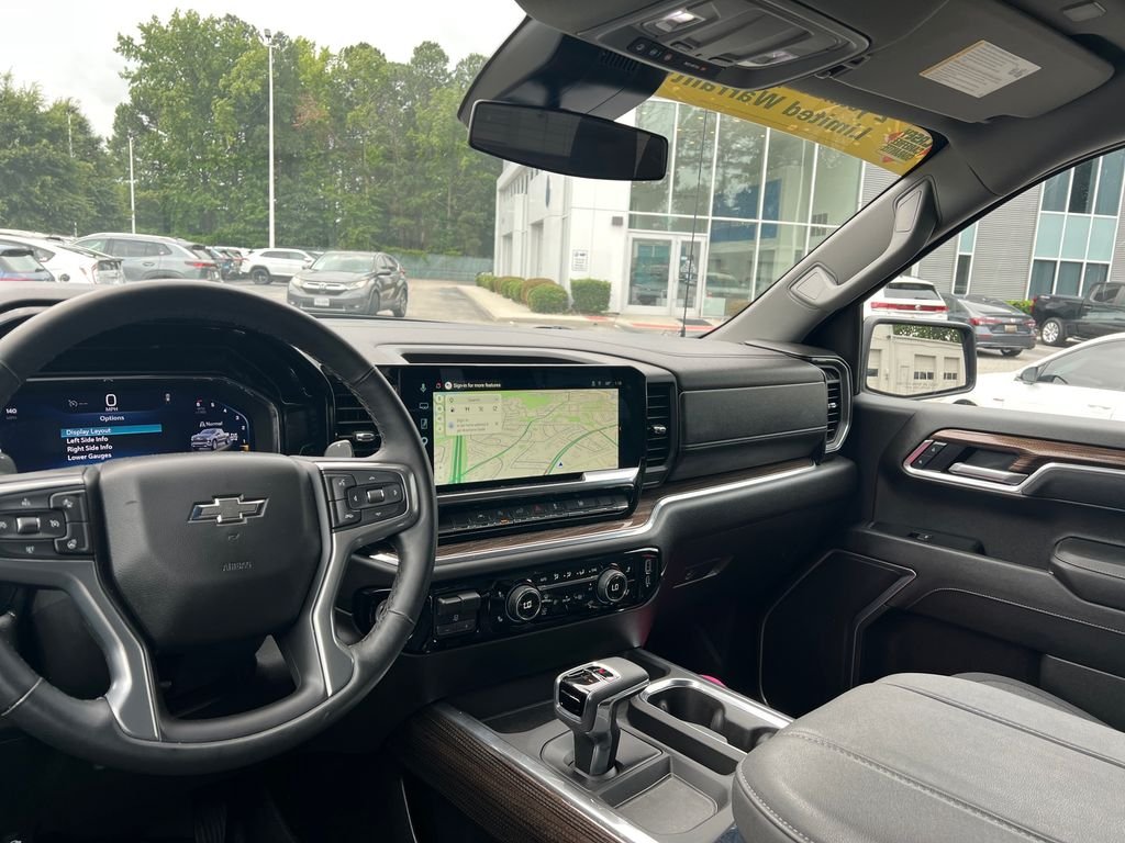 Used 2025 Black Chevrolet RST image 27
