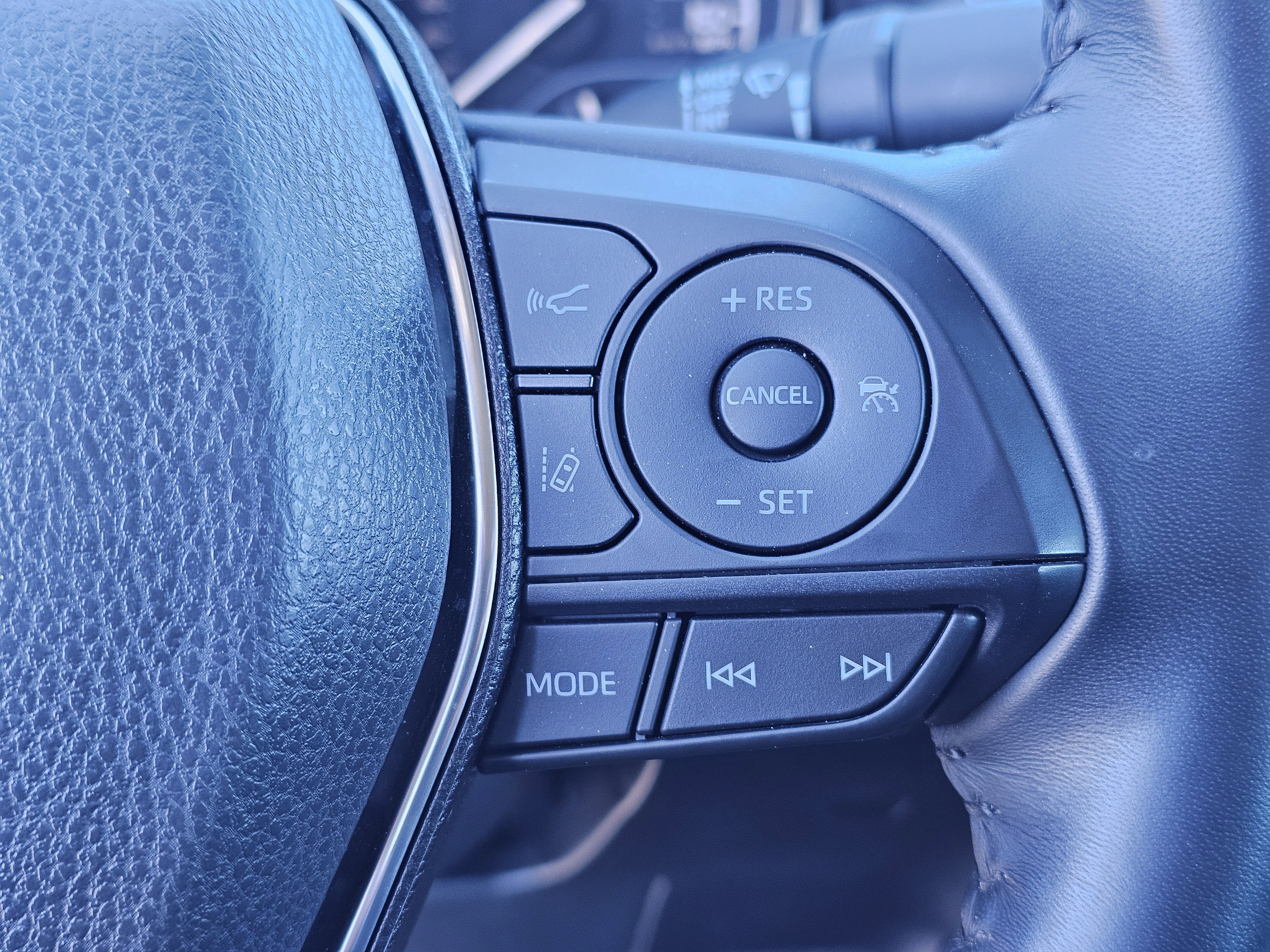 2020 Toyota Camry SE - Photo 21