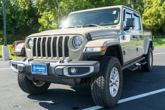 Used 2022 Beige Jeep Sport image 2