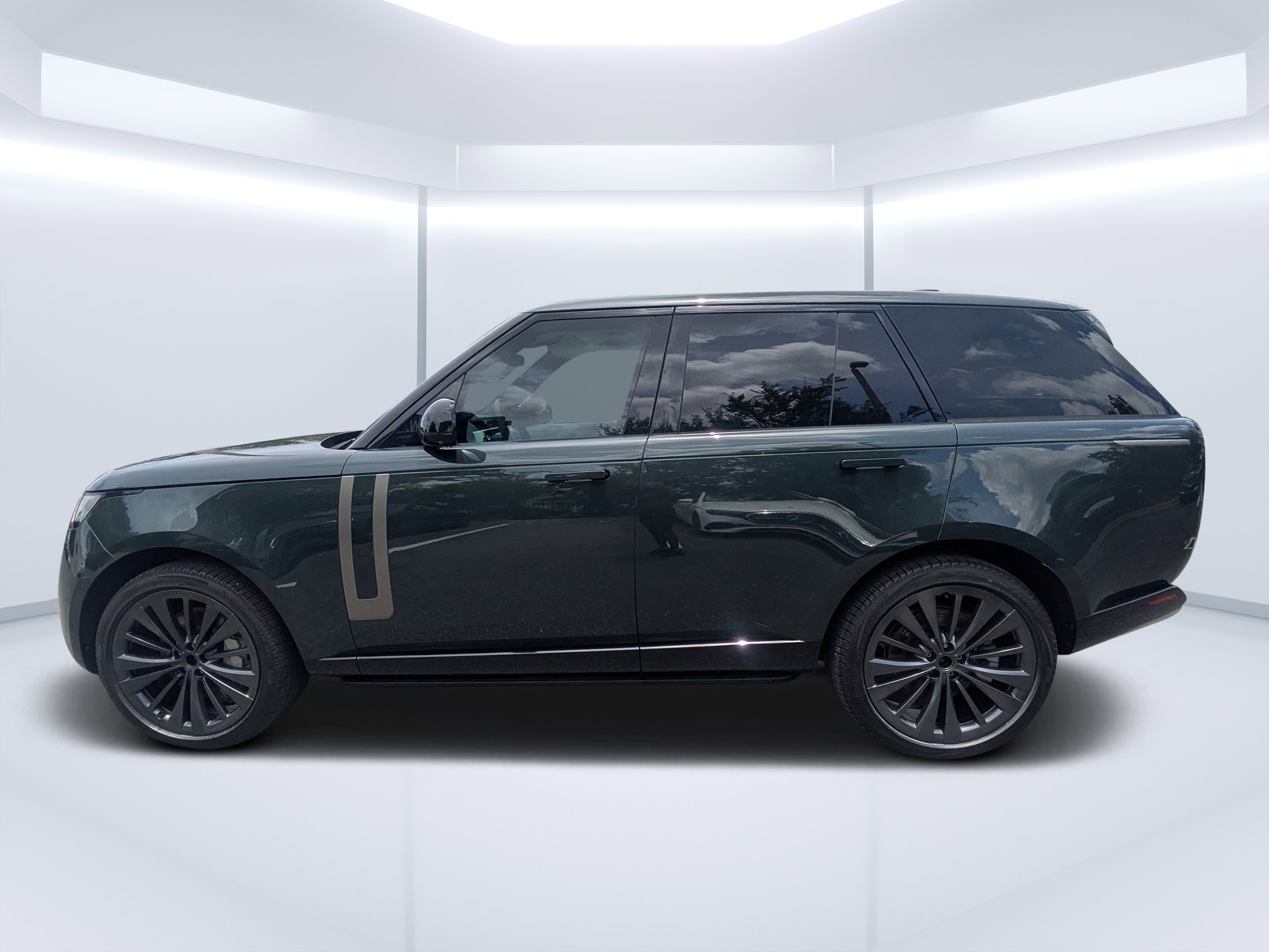 Used 2025 Belgravia Green Metallic Land Rover SE image 6