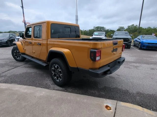 New 2026 Goldilocks Exterior Paint Jeep Sahara image 28