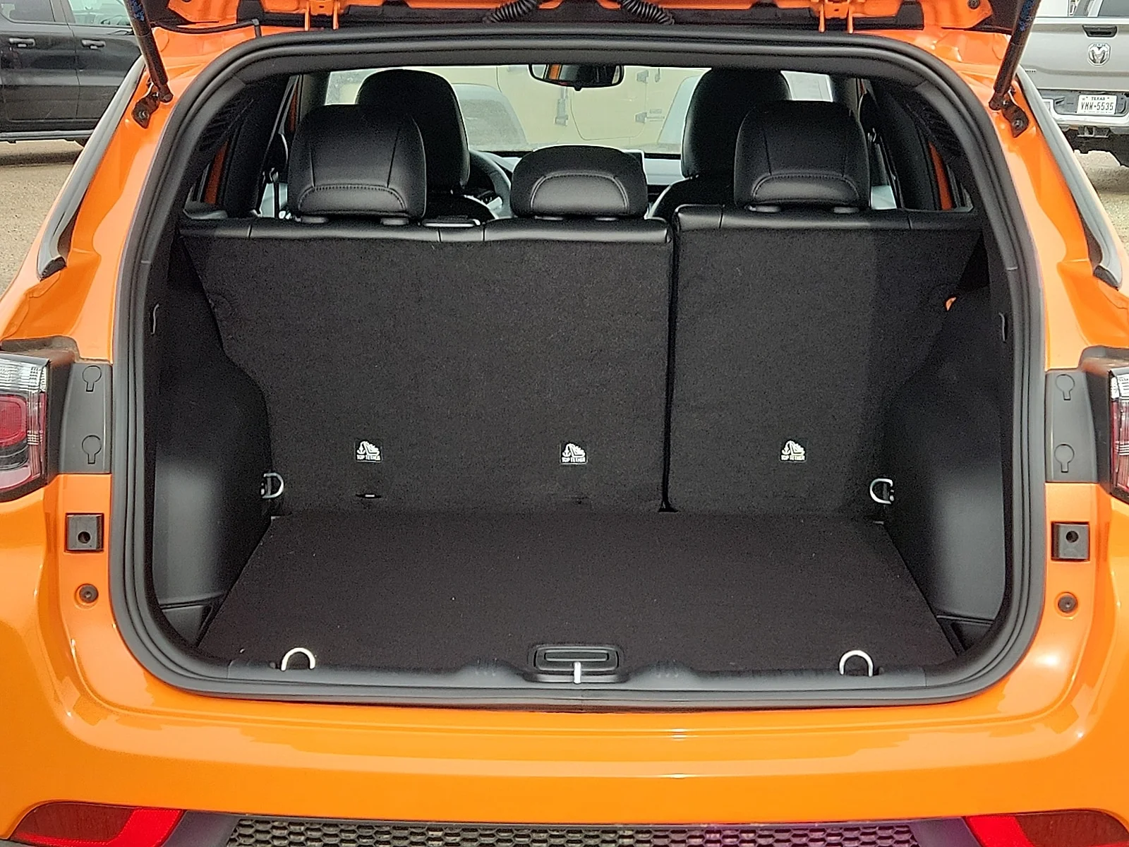 New 2026 Orange Jeep LATITUDE ALTITUDE 4X4 image 9