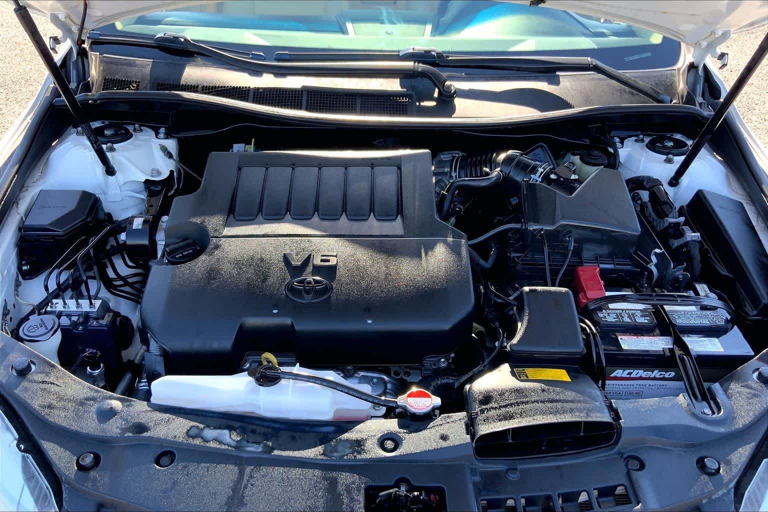 Used 2016 Super White Toyota XLE image 31