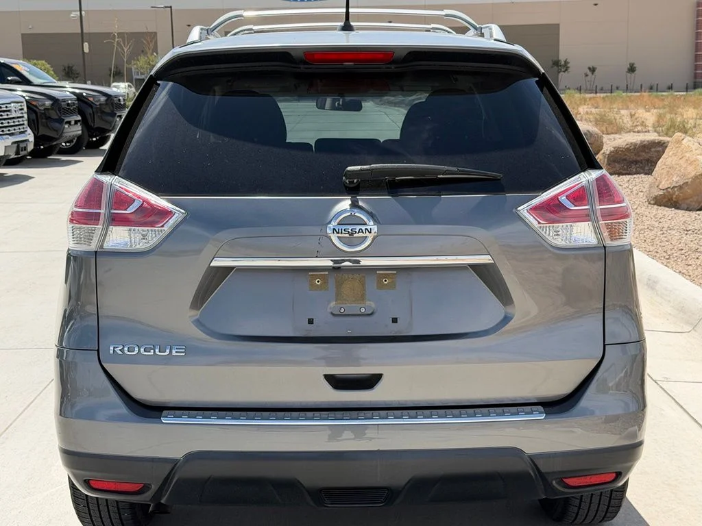 Used 2016 Gray Nissan S image 6