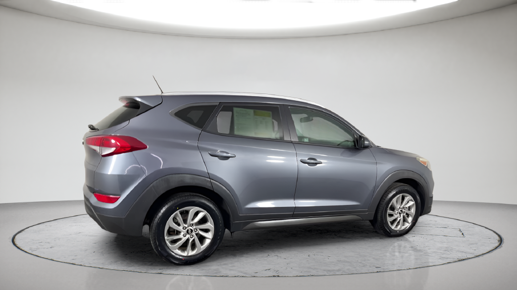 Used 2016 Grey Hyundai SE image 6