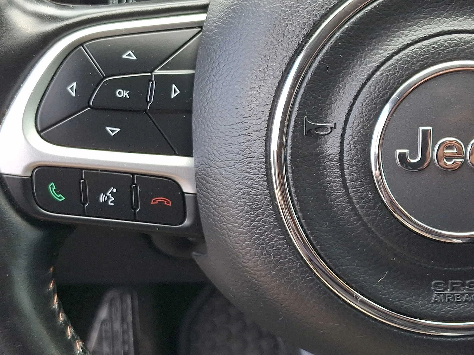 Used 2020 Granite Crystal Clearcoat Metallic Jeep Latitude image 20
