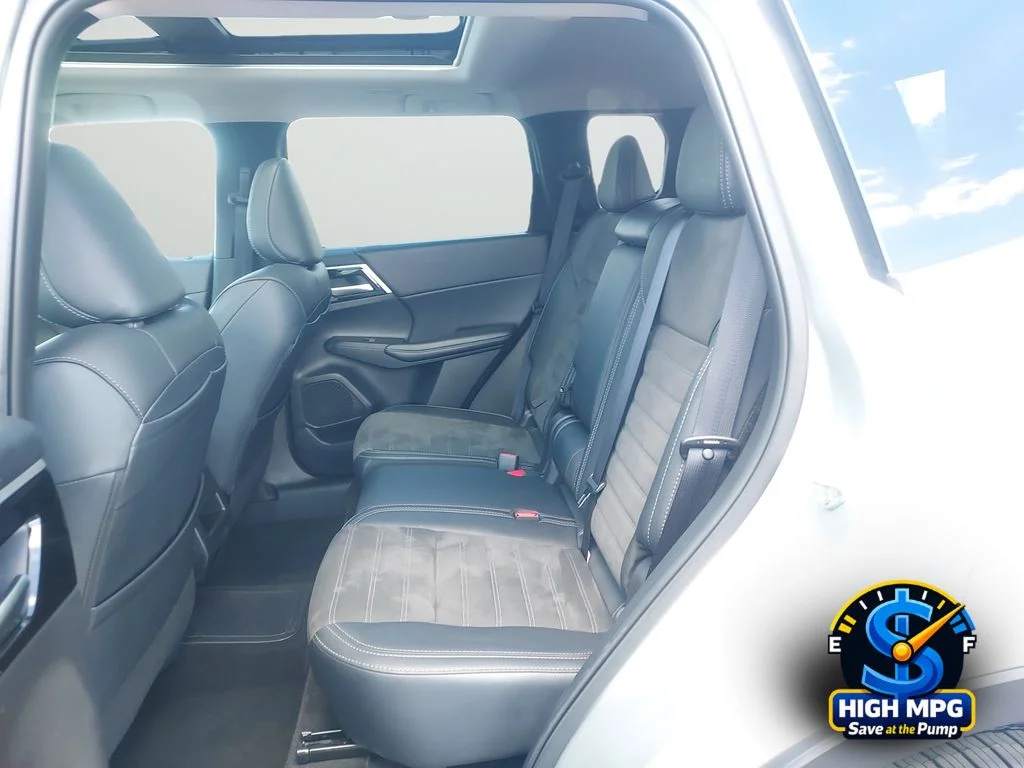 Used 2024 Silver Mitsubishi SE image 22