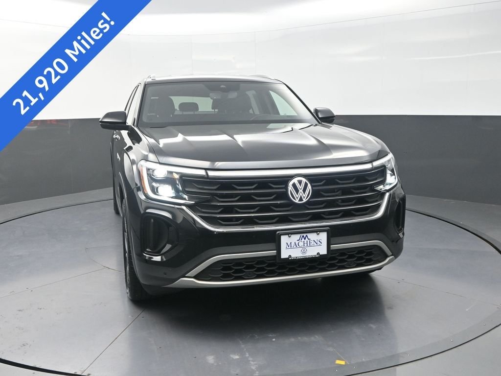 Used 2026  Volkswagen SE w/Technology image 2
