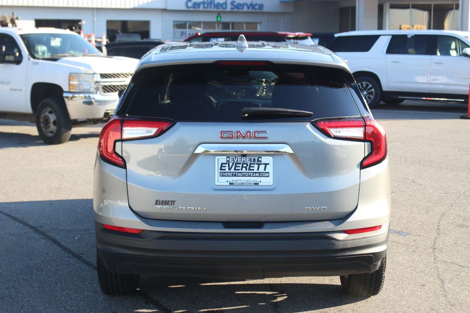 Used 2024 Sterling Metallic GMC SLE image 6