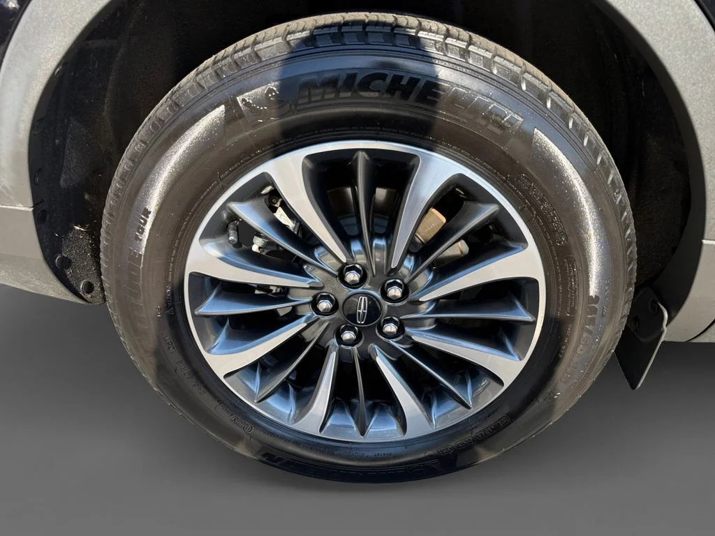Used 2023 Black Lincoln Reserve image 10
