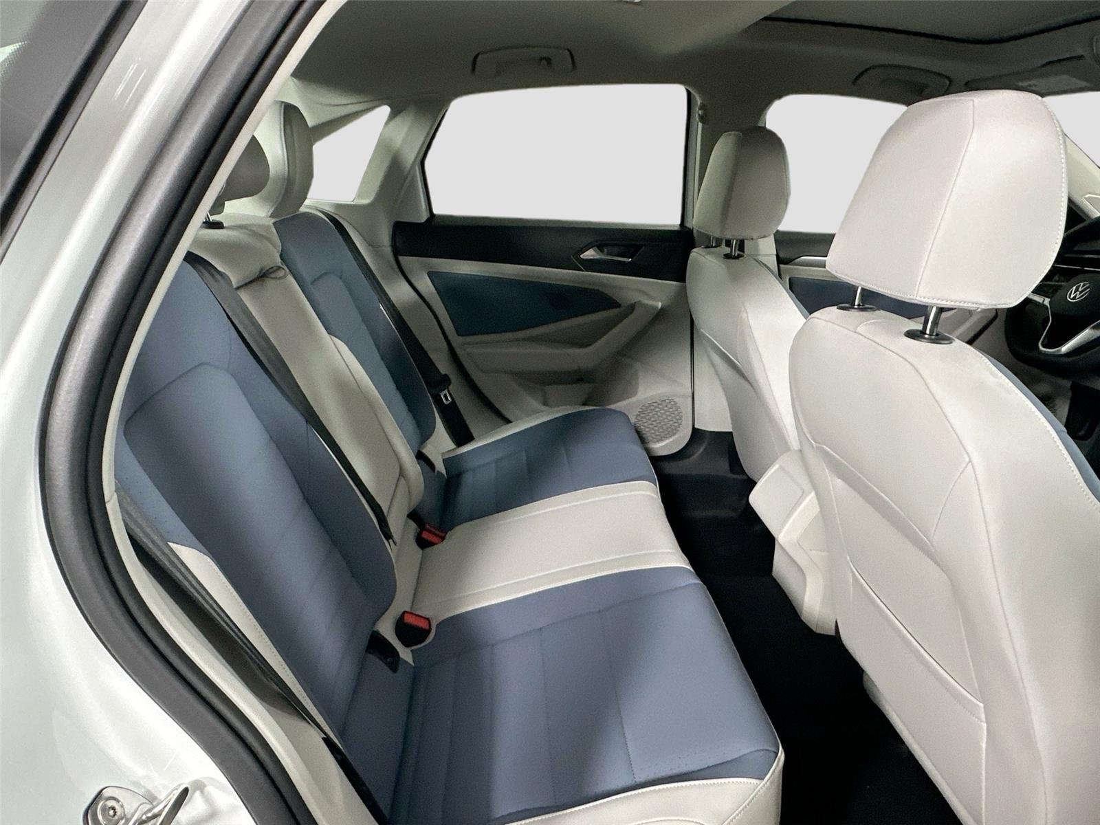 New 2026 Opal White Pearl Volkswagen SE image 27
