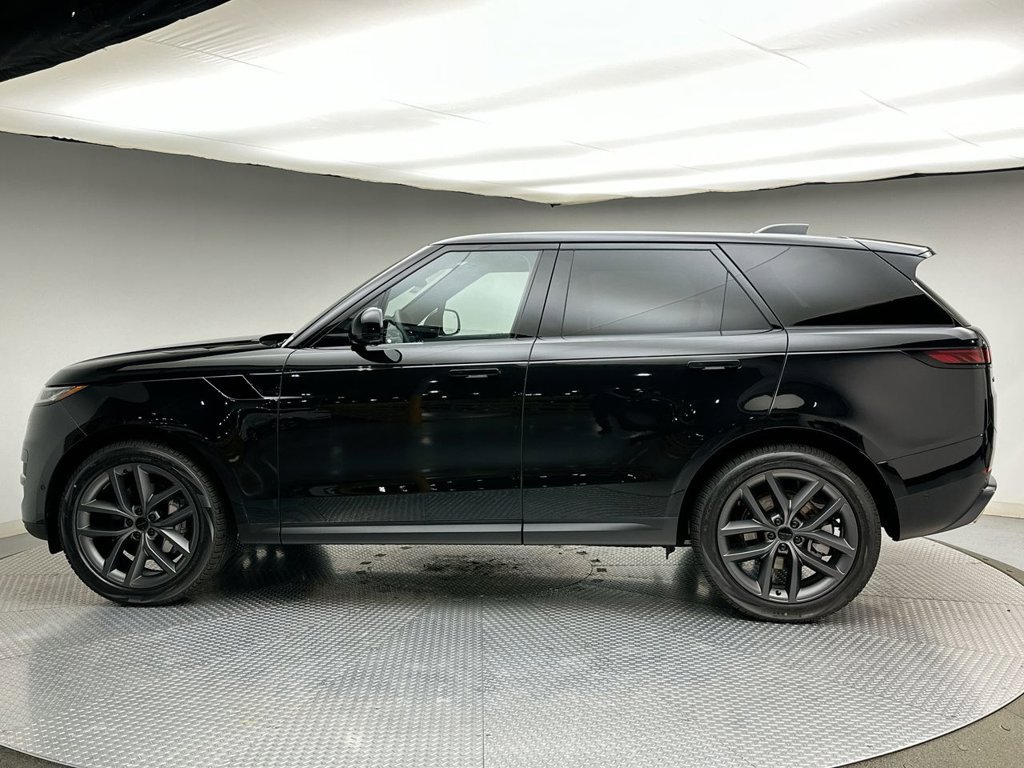 New 2027 Santorini Black Metallic Land Rover SE image 2