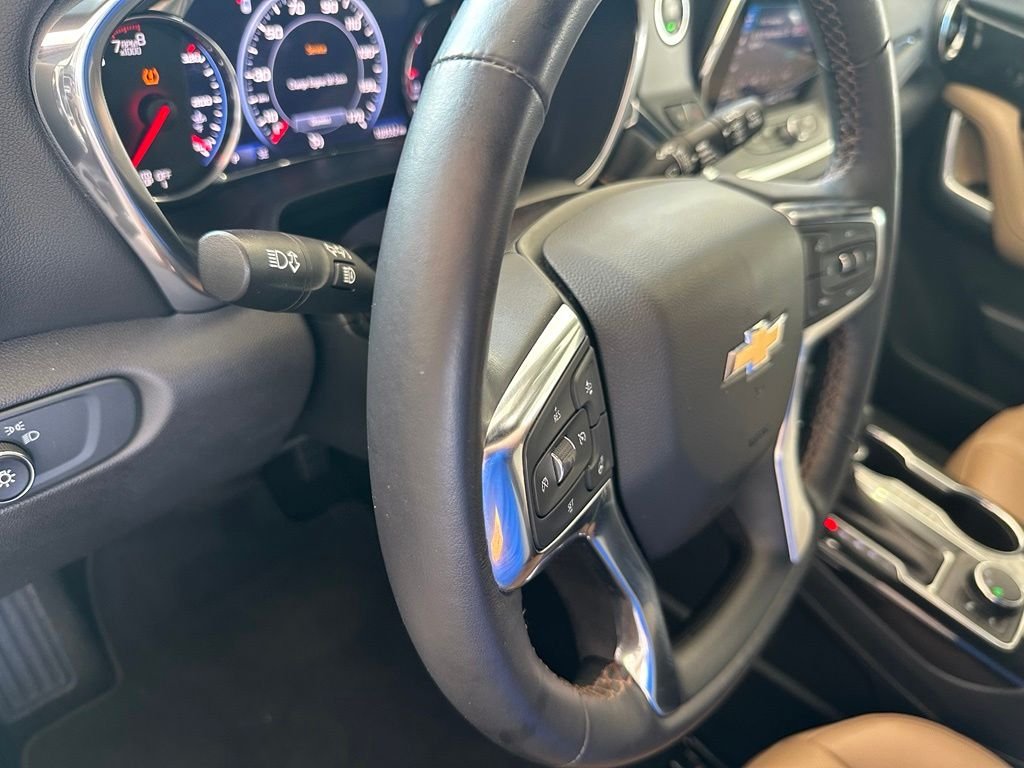 Used 2022 Red Chevrolet Premier image 20