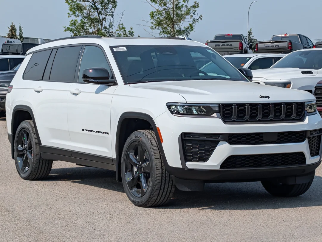 New 2026 White Jeep Altitude - - 4X4 - Power Sunroof - Trailer Tow Pkg - 20 Black Wheels - Remote Start & More! image 2
