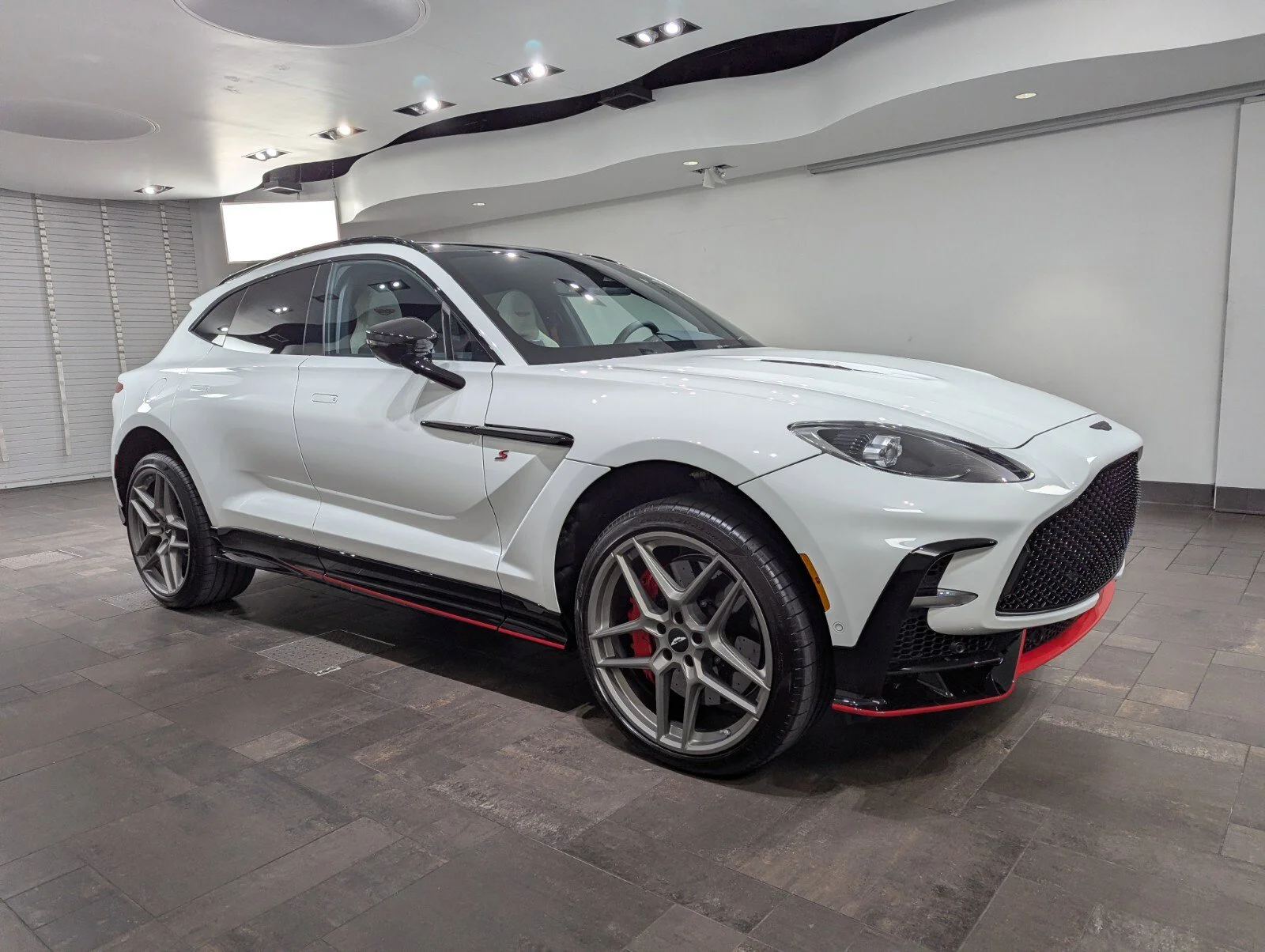 2026 Aston Martin DBX 4.0 V8 S AWD's photo