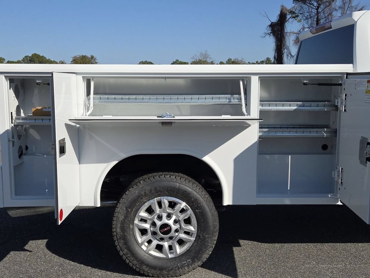 New 2026 Summit White GMC Pro image 21