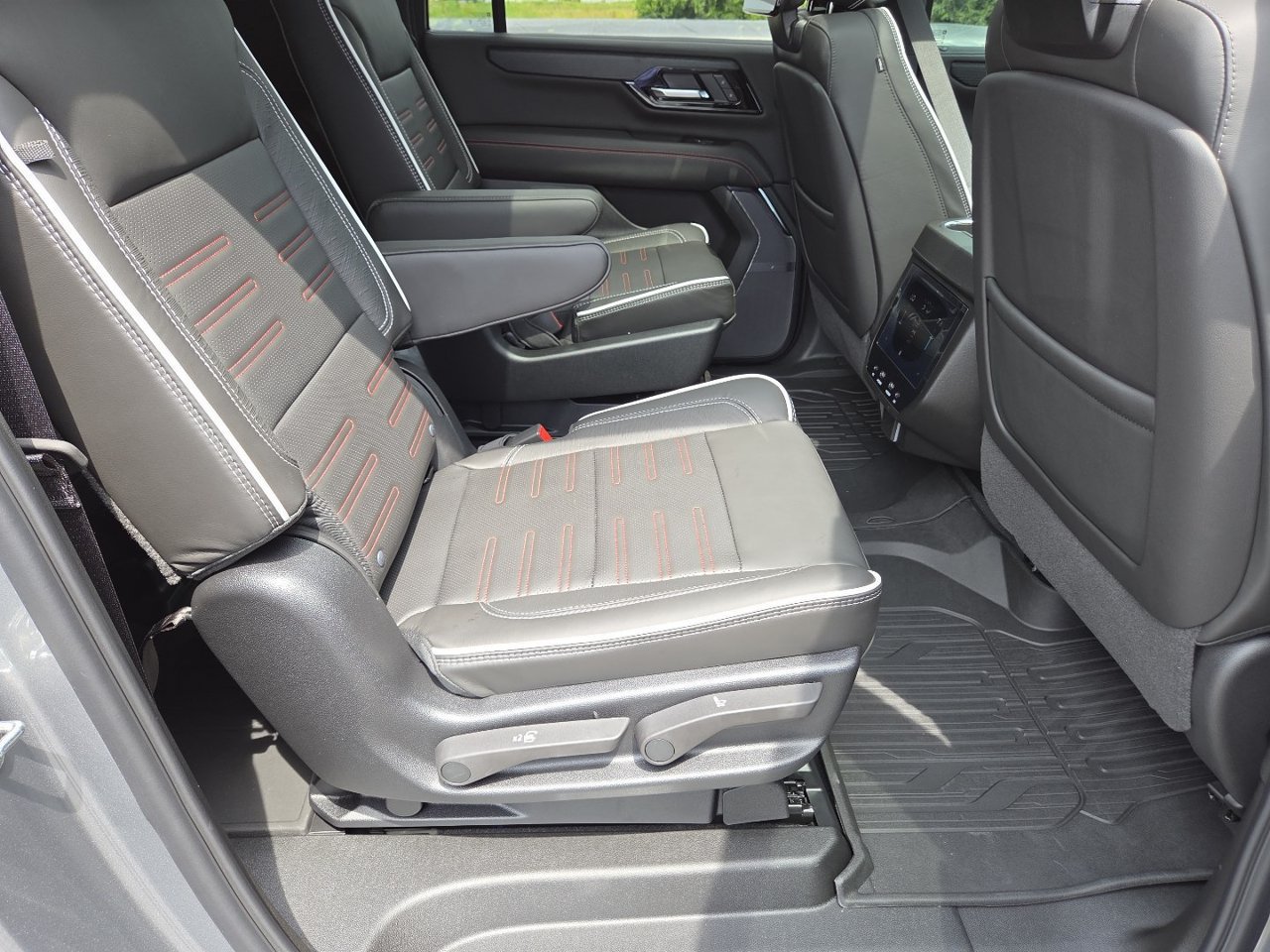2026 GMC Yukon XL AT4 Ultimate - Photo 28